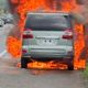 驚悚火燒車！高雄國道廂型車遭火舌吞噬　81歲駕駛及時逃出