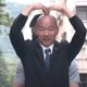 陪徐巧芯信義區車掃　韓國瑜對民眾比「大愛心」現超強親和力