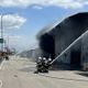 新竹汽修廠爆嚴重火災！「全面燃燒」黑煙竄天　爆炸聲不斷