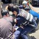 影/桃園街頭3男持刀尋仇　警及時壓制逮人