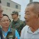 林俊憲勘災被民眾攔道致謝！　網質疑擺拍：他是綠資深黨員