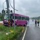 高雄義大客運自撞電線桿「車頭全毀凹陷」　驚悚直擊