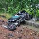 大雨中閃公車撞石墩！二林車解體1死1重傷　駕駛噴飛斷肢亡
