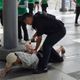 影/台鐵基隆站又見醉漢鬧事　發酒瘋潑啤酒、白粥遭逮