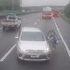 影/扯！無人開車逆向猛撞　女駕駛竟在車旁「奔跑猛追」