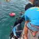 香港旅客遊綠島連人帶車衝入海！　眾人伸援手奮力把車拉上岸