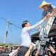 賴清德爬梯遞水勘災政治學又成話題　凌濤：其實不必演這個