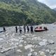 玩漂漂河遇險！7人受困隘寮溪岸　消防救援助脫困