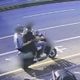 台中驚爆街頭持刀攻擊！男女騎假車牌機車　還變裝逃亡