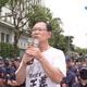 第一個爬過拒馬的白委　張啓楷還原現場批：綠背離民意太遠