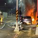 高雄6旬翁車內吃宵夜聞到燒焦味　下秒愛車突自燃