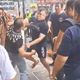討10萬！中和債主踹門噴滅火器、爆發全武行　遭壓制逮捕