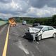 國3南雲路段驚傳車禍　小客車追撞清掃緩撞車車頭全毀