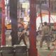 西門町男突然失控暴走　腳踏車攻擊路人遭警帶回