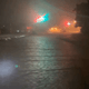影/持續風雨交加！花蓮光復聯外道路全斷　民眾、義消與警察受困路邊