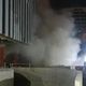 松山機場對面工地傳火警！地下室濃煙竄出