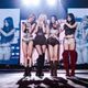 BLACKPINK嗨炸高雄！JENNIE脫到剩比基尼　ROSÉ改嗑鹹酥雞