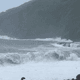 影/風神發狠「掀長浪撲岸邊」！龜山島「緊急封島3天」
