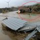 新北林口郵務車遭海水滅頂　郵差險溺斃站車頂求救