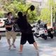 影/嘉義菸槍公園抽菸被勸阻　竟在孩子面前「追打狠尻爸」