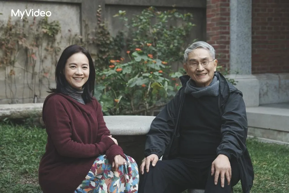 曾寶儀（左）親自邀請雲門舞集創辦人林懷民（右）擔任《我們回家吧3》嘉賓。（圖／台灣大哥大MyVideo、三立提供）