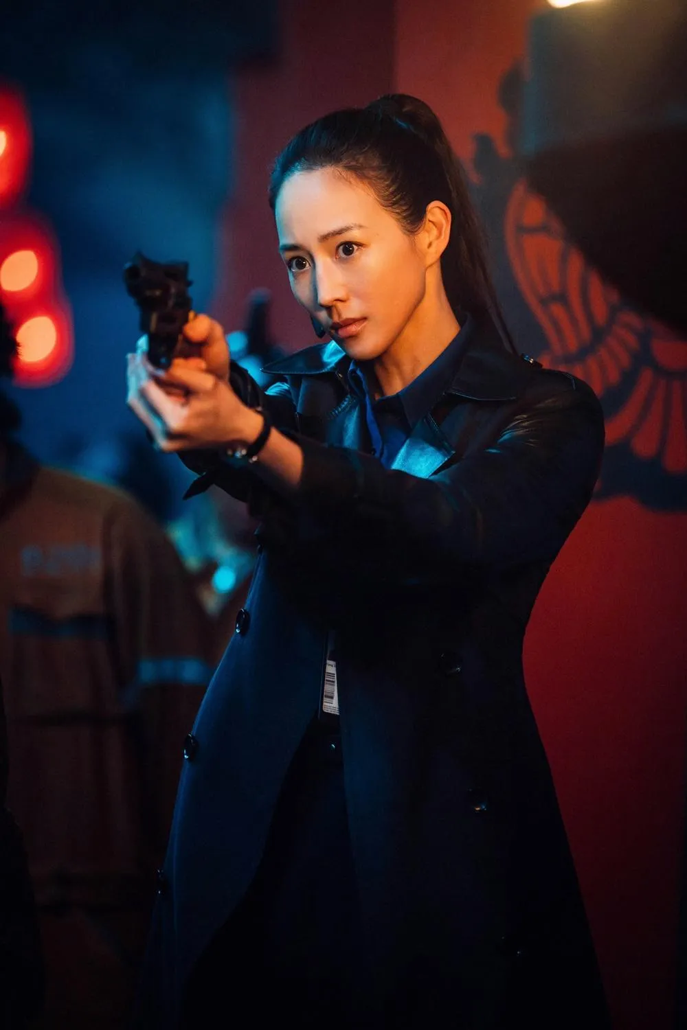 張鈞甯在電影《匿殺》中飾演一名女警，有不少武打戲。（圖／車庫娛樂 提供）