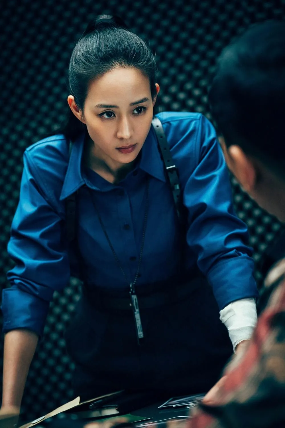 張鈞甯媽媽見女兒在大銀幕上1打10，笑喊：以後在家不能太嘮叨。（圖／車庫娛樂 提供）