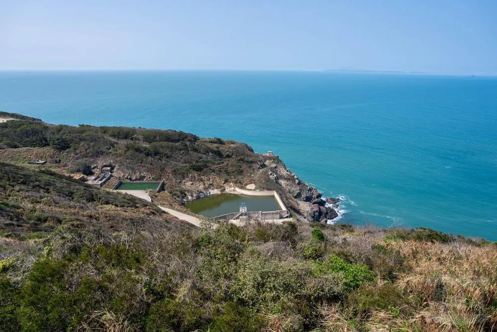 依山而建的樂道澳水庫,是由時任師長劉抗建與駐軍官兵共同興建。(圖/軍聞社)