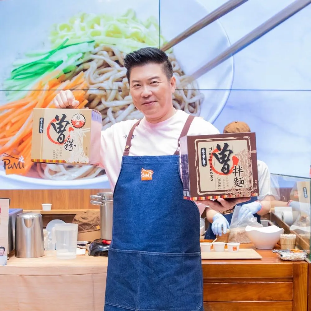 曾國城稱曾拌麵「目前還有許多令人期待的項目正在推進中」。（圖／翻攝自PaMi曾拌麵臉書）