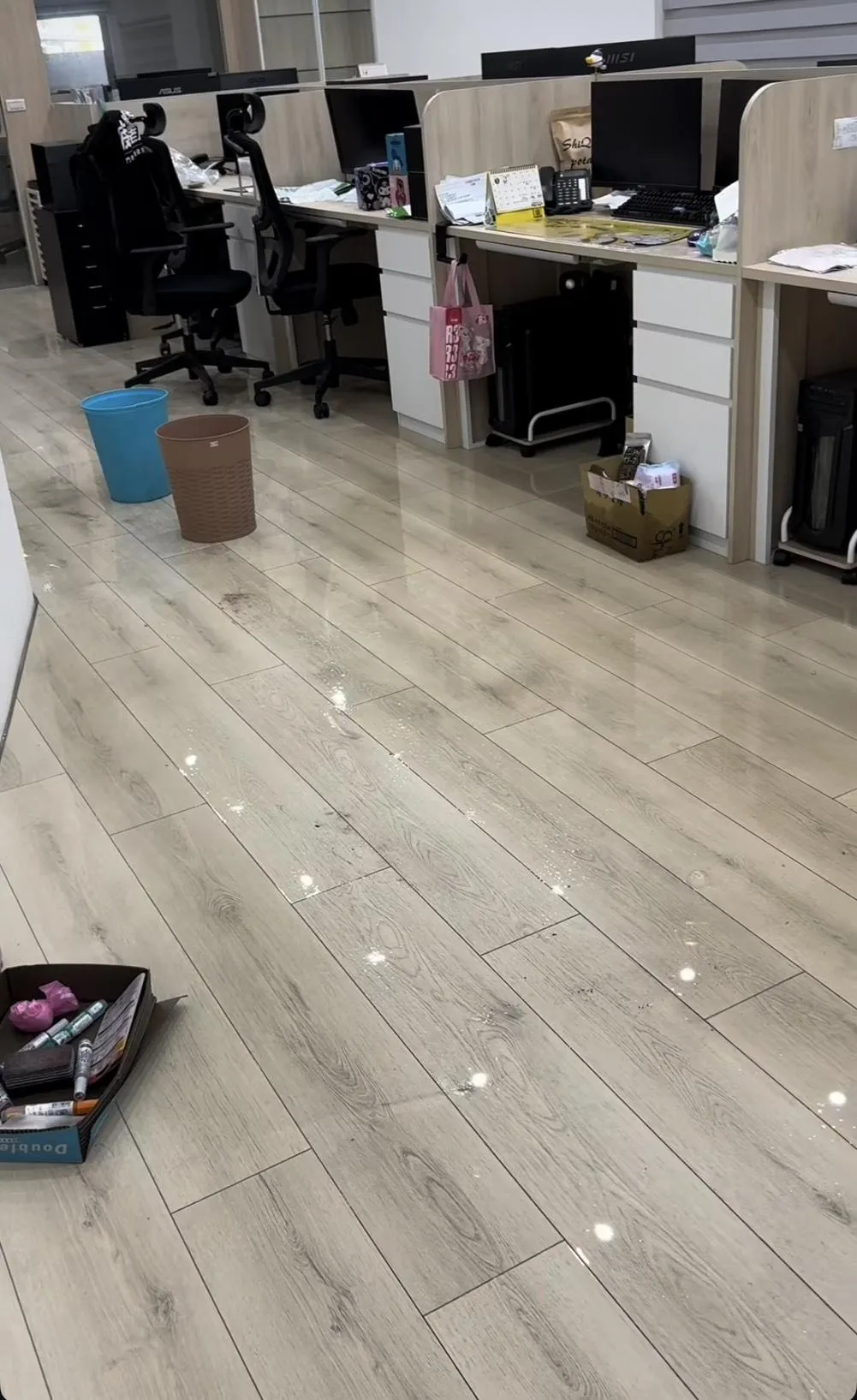 知名電商疲老闆分享工作室災後情形慘不忍睹。（圖／翻攝自疲老闆IG）