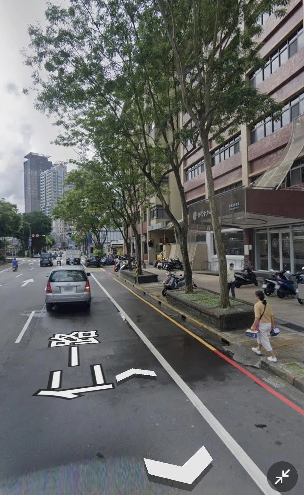 基隆市警察局第一分局今（13）日表示，該路段未禁行大客車，事件未造成交通事故，也未接獲相關報案。（圖/翻攝Google Maps）