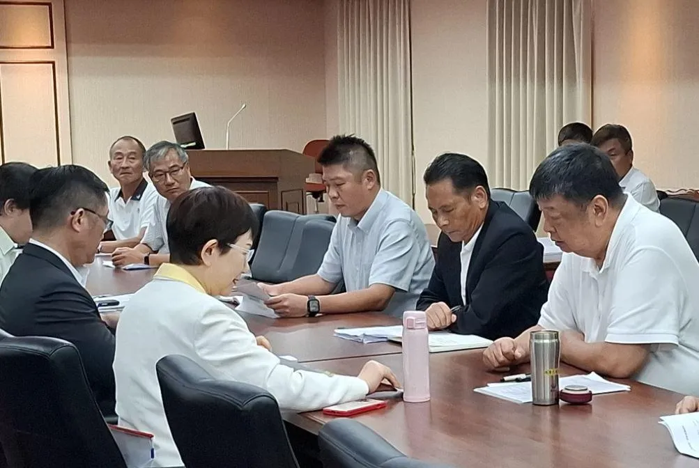連江縣政府率同全體議員赴立院。（圖／王忠銘臉書）