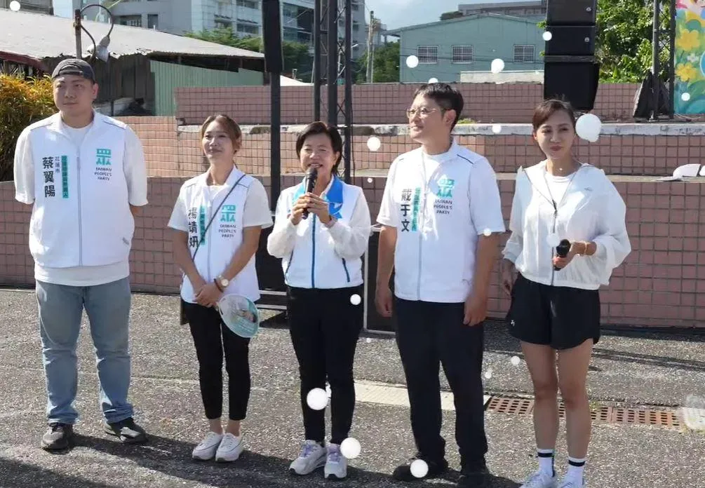 國民黨花蓮縣長參選人游淑貞前往民眾黨花蓮市長參選人戴于文舉辦的親子活動同台。（圖／民眾黨）