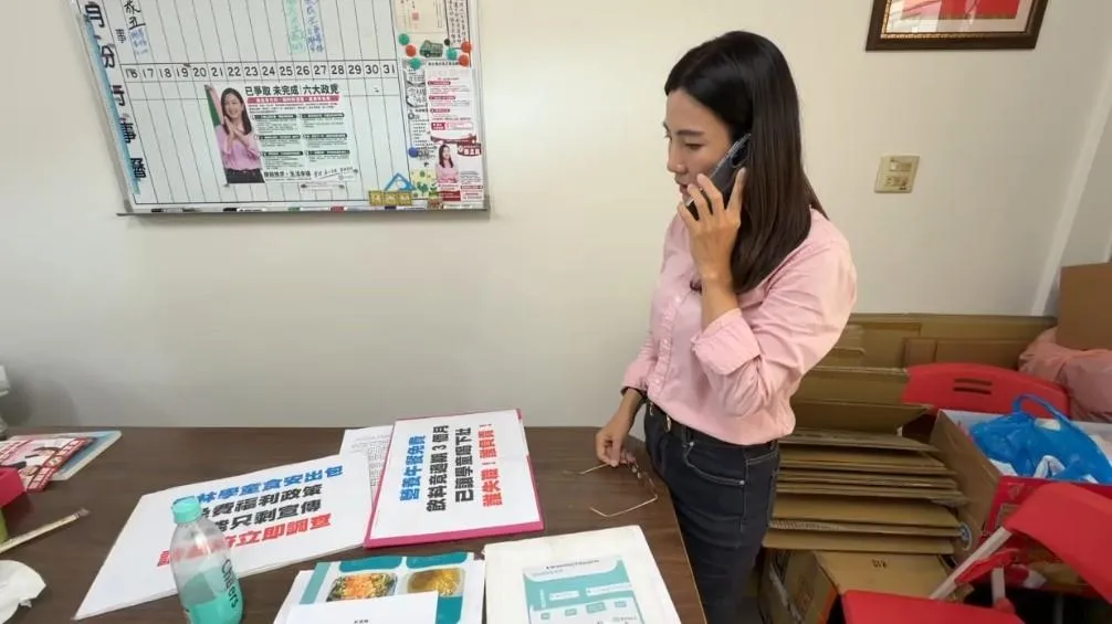 雲林縣縣議員蔡孟真10月1日召開記者會指出,此次供應的甜湯「檸檬愛玉粉粿氣泡飲」所使用氣泡水有效日期僅至今年7月。(圖/中天新聞)