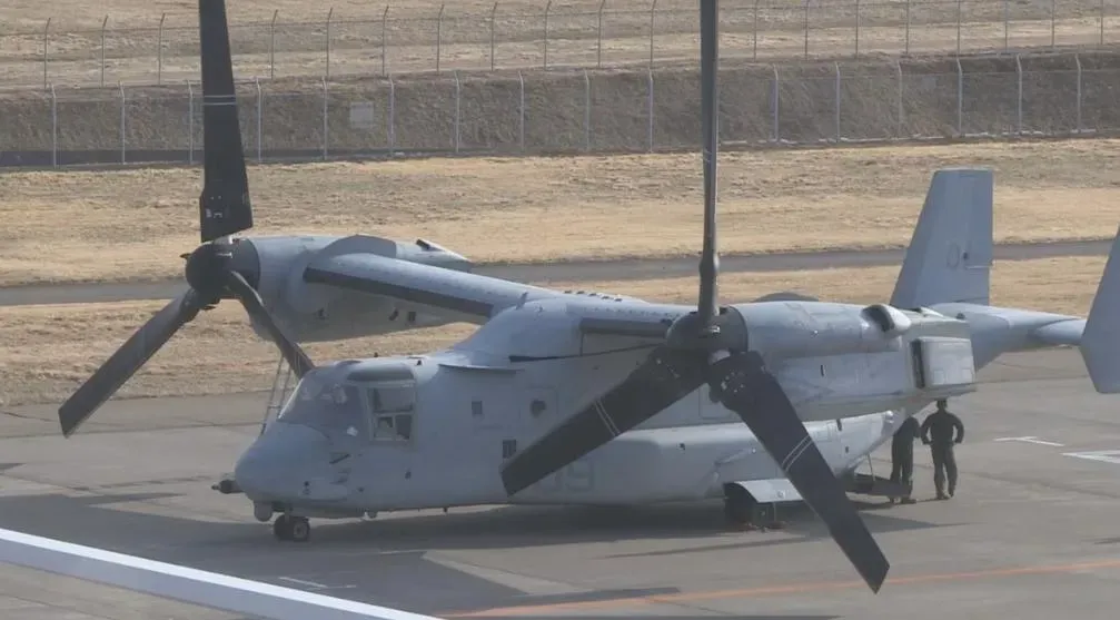25日下午迫降在長野縣松本機場的美軍魚鷹運輸機。（圖／翻攝NNN）