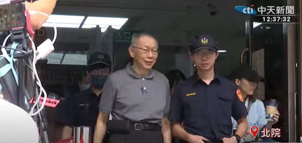柯文哲9日中午離開法院。（圖／中天新聞）