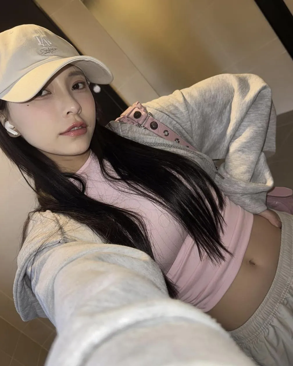 中華職棒味全龍啦啦隊成員李芷霖(霖霖)日前捲入不倫風波,還遭流出疑似私密照。(圖/翻攝IG leelin0)