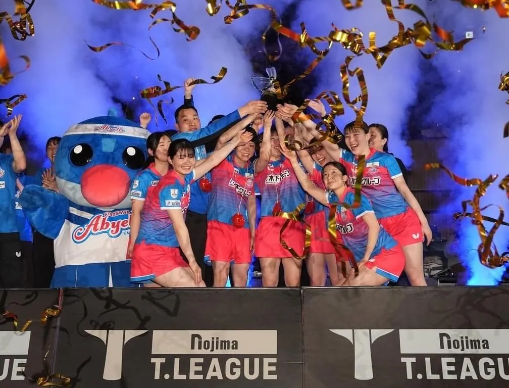 日本職業桌球聯賽T.League女子組總決賽28日落幕，「台灣一姊」鄭怡靜所屬的神奈川木下隊（圖），與強敵日本生命隊激戰5點，最後以3比2驚險勝出，如願完成衛冕。（主辦單位提供）