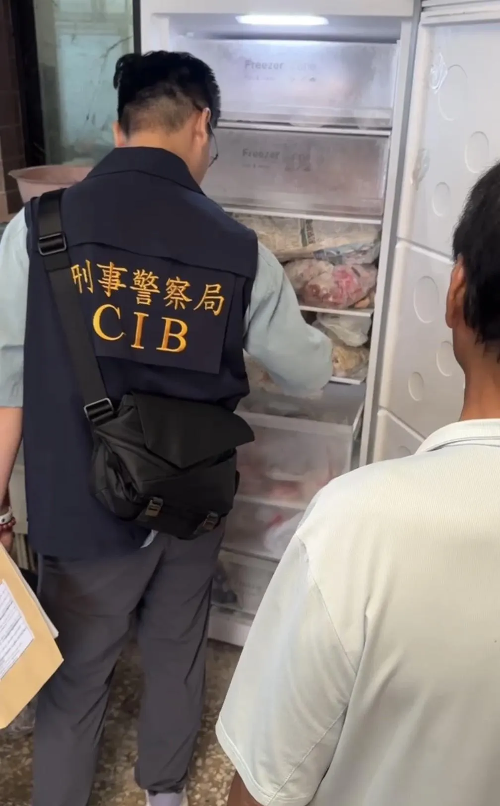 檢警聯手查辦畫面。(圖/中天新聞)
