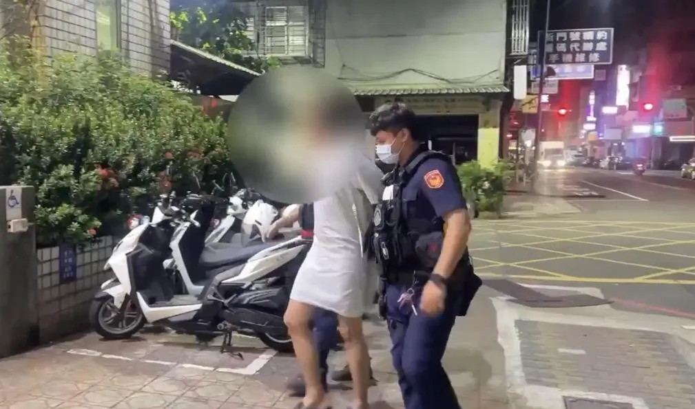 黃男持毒拒檢衝撞遭逮捕依法送辦。（圖／翻攝畫面）