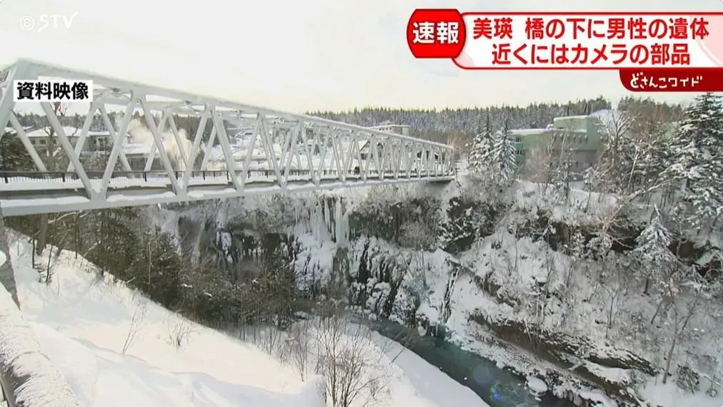 「白鬚瀑布」橋上為外國遊客拍攝美景的人氣熱點。(圖/翻攝NNN)
