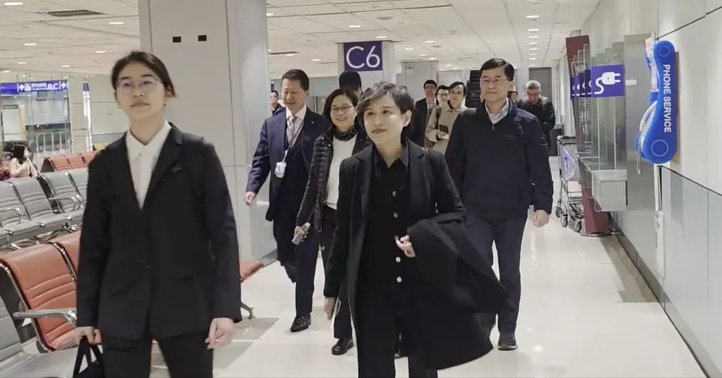 鄭麗君今晚搭機赴美。（圖/中天新聞）