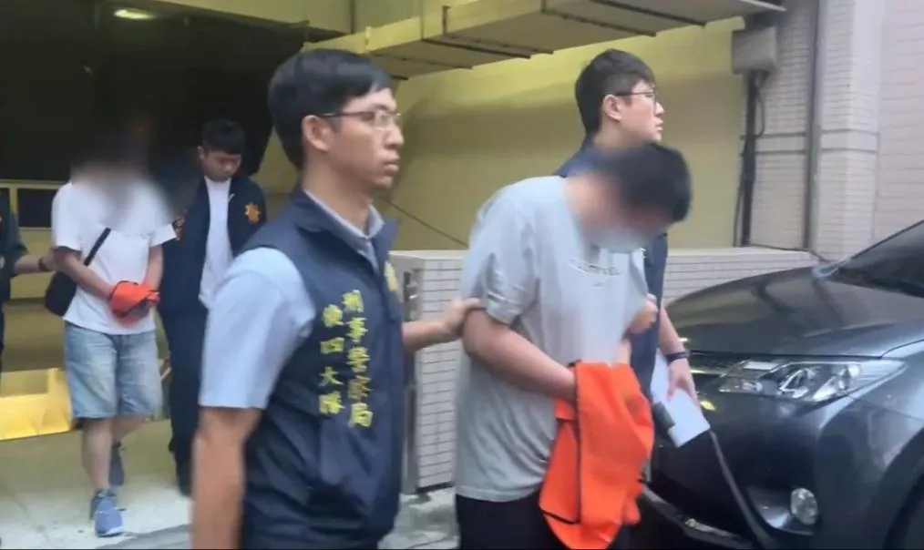 嫌犯謝男（前）在副總統蕭美琴住所旁拒檢遭逮。（圖／資料畫面）