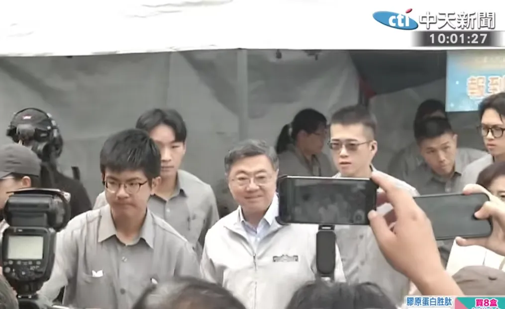 卓榮泰25日出席大安大甲溪聯通管通水典禮，對媒體訪問不回應。（圖／中天新聞）