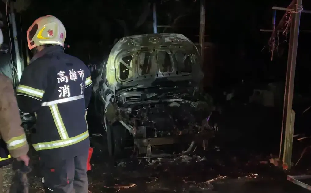 車子被燒成廢鐵。（圖／翻攝畫面，下同）