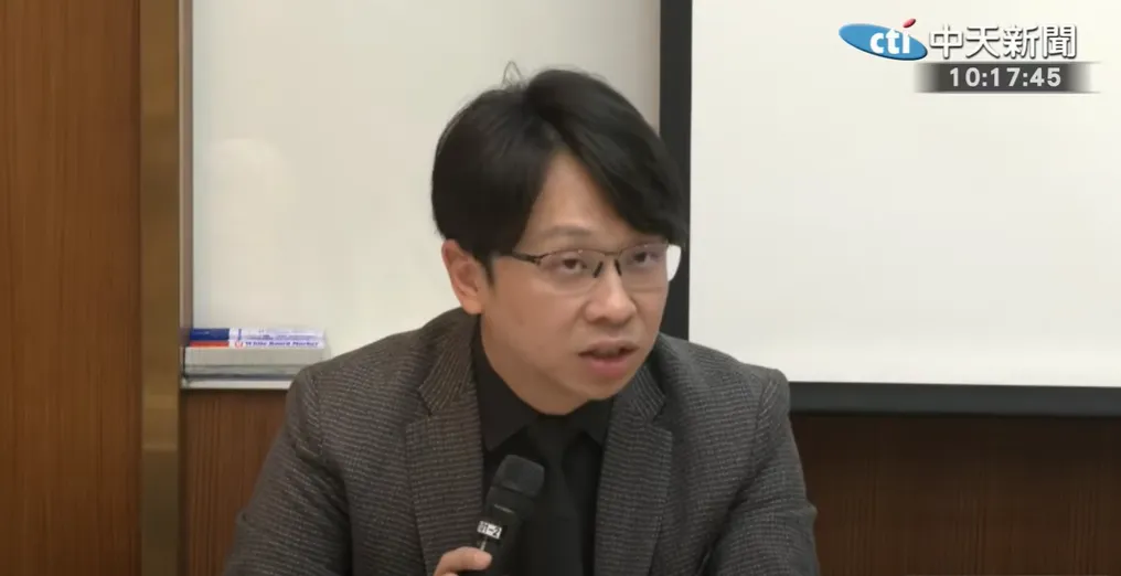 律師黃中麟4日出席記者會。(圖/中天新聞)
