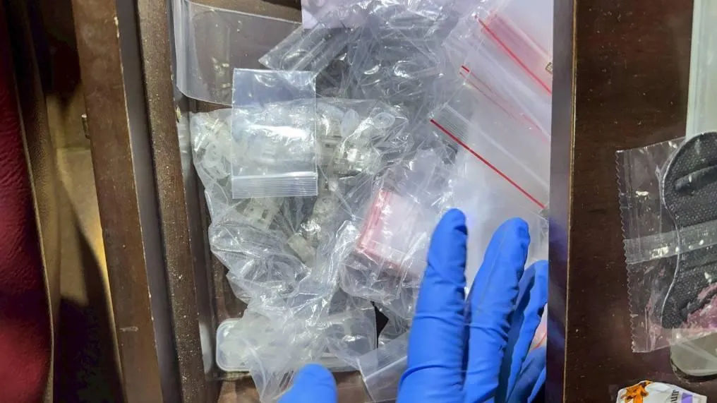 警方現場搜出毒品的成品跟半成品。（圖／警方提供）
