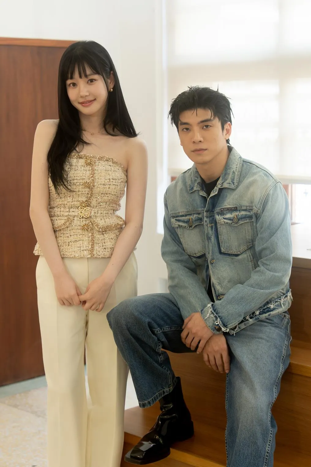 男星林哲熹（右）在新劇《再見1987》與韓國女星李侑菲（左）首度合作。（圖／公視台與台 提供）