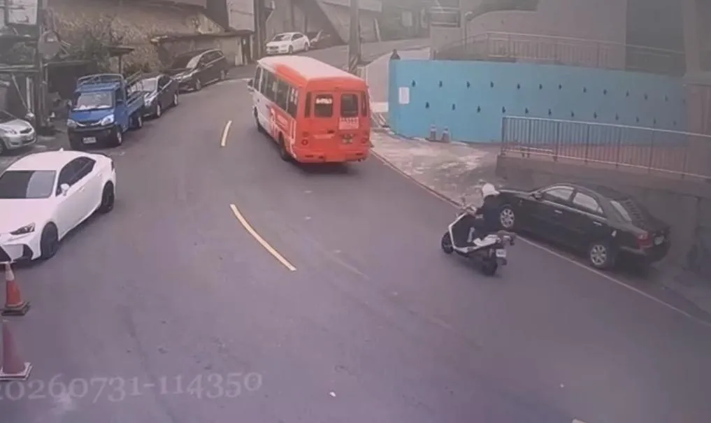 警方迅速掌握車輛行蹤攔車逮人。(圖/翻攝畫面)