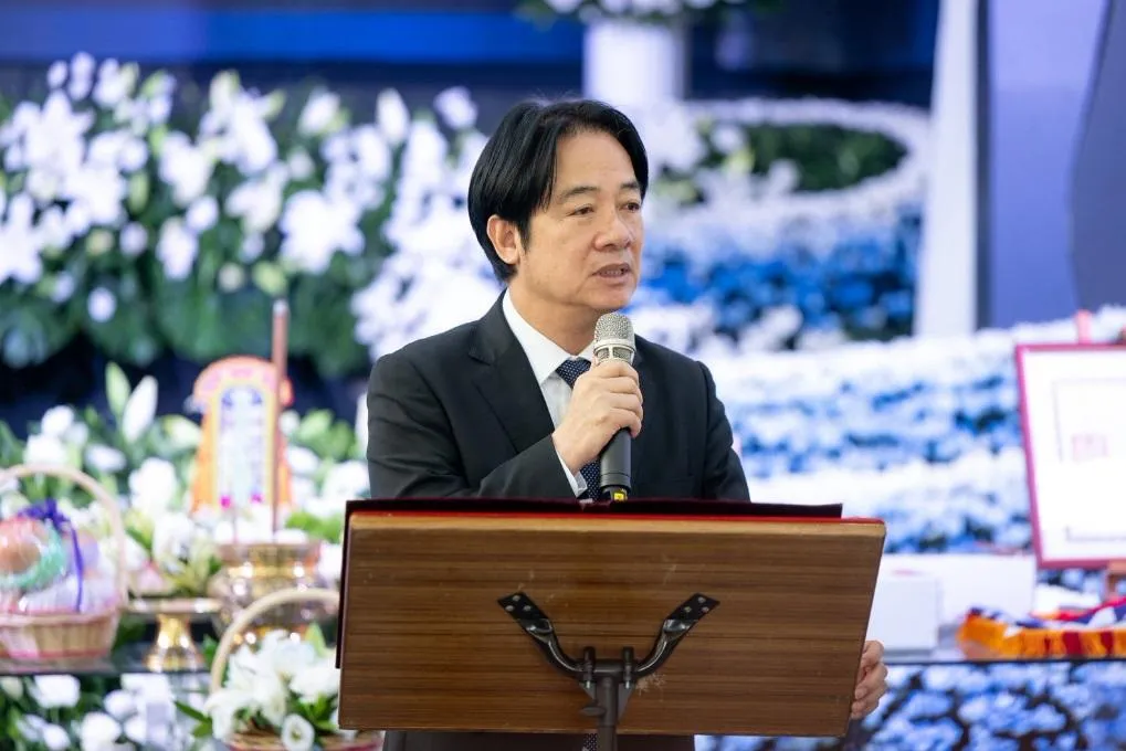 賴總統在致詞時提到曾在立法院和饒穎奇共事8年的回憶。（圖／總統府提供）